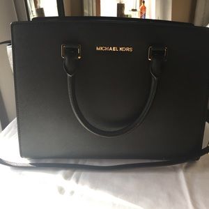 Michael Kors Selma handbag size Large